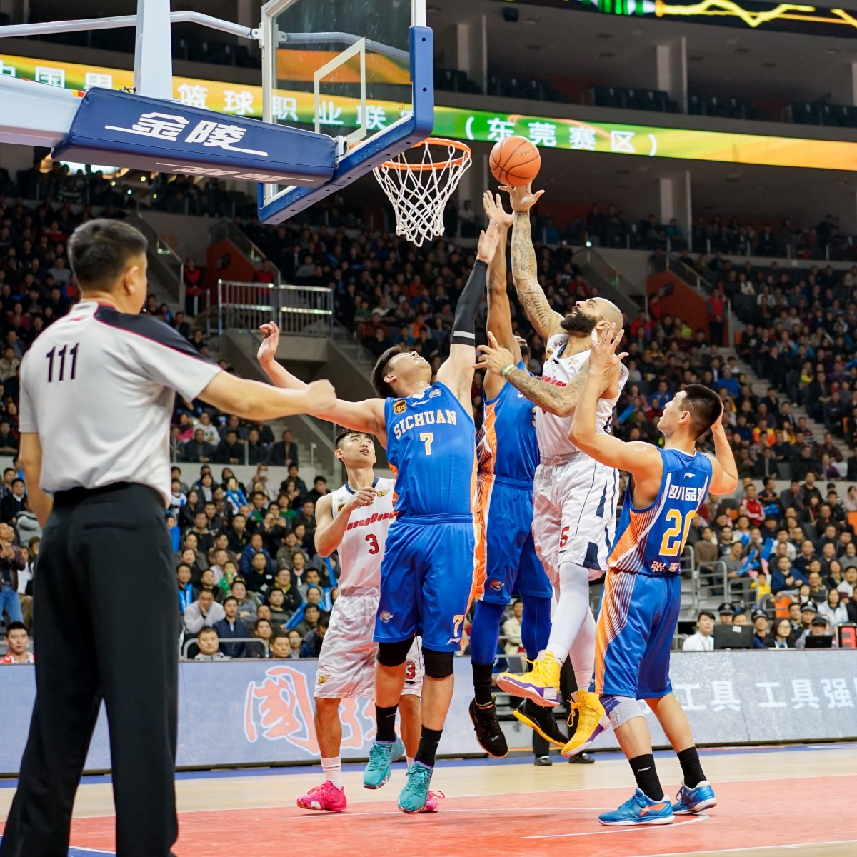 独立调查机构：FIFA要求与俄球队交易的欧洲球队及时支付欠款（独立调查机构称FIFA敦促与俄罗斯球队有交易的欧洲俱乐部尽快结清欠款）