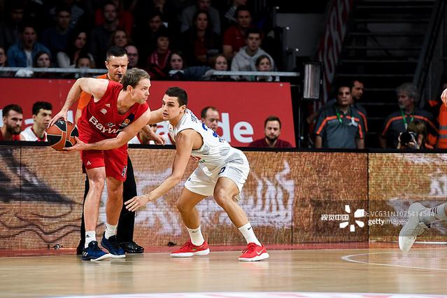 穆斯卡特：林加德表现很好，但吾米提江和他表现至少一样好（穆斯卡特：林加德状态佳，吾米提江表现毫不逊色）