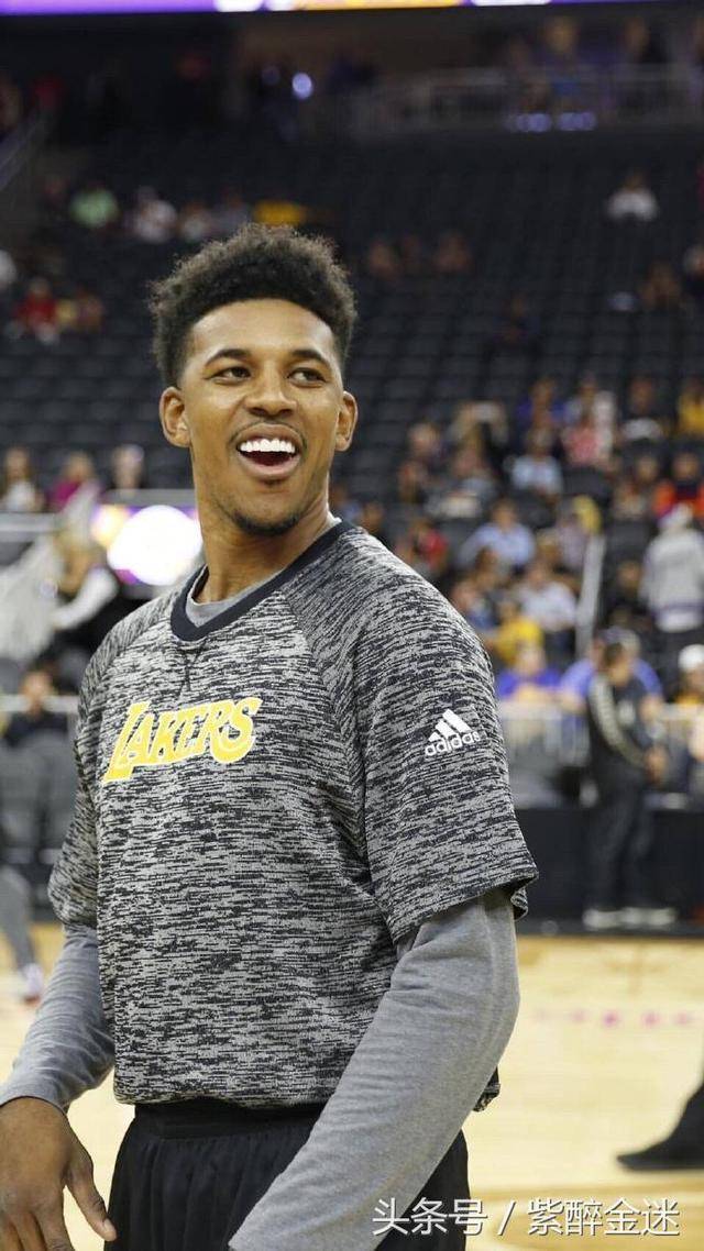 TK谈心中最佳阵容：梅罗入选、魔笛、齐达内、大罗、小罗在列（TK心中梦之队出炉：梅罗双星入选，魔笛、齐达内、大罗、小罗悉数在列）