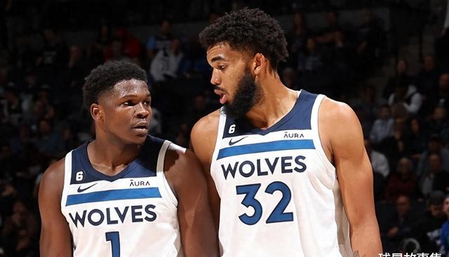 卡洛斯：C罗是所有球员的榜样；相比小罗我更爱去大罗的派对（卡洛斯：C罗堪称球员标杆；相比小罗，我更爱参加大罗的派对）