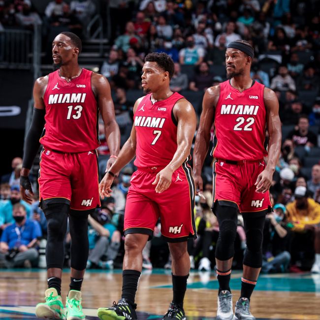 记者：曼联一月不打算买中场，已为明夏锁定多名引援目标（记者：曼联今冬无意引进中场，已圈定多名明夏引援人选）