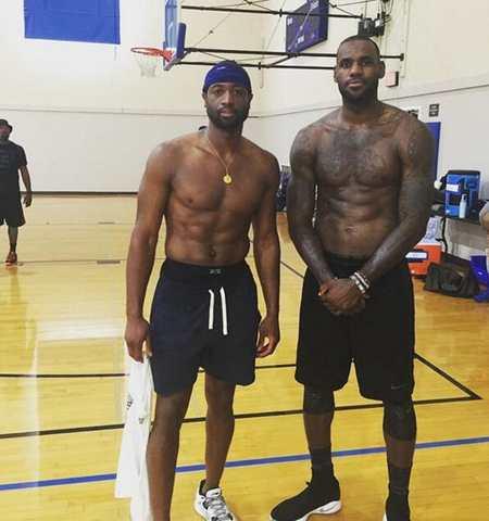 率队晋级美职联1／4决赛后，梅西现场观看儿子训练（带队闯入美职联八强后，梅西现场旁观儿子训练）