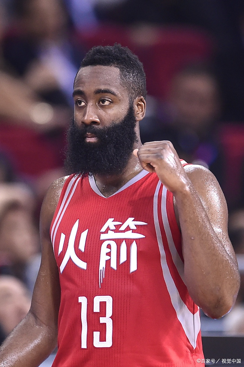 环足奖年度最佳女足球员候选：邦马蒂、普特利亚斯、凯莉在列（环足奖年度最佳女足球员候选名单公布：邦马蒂、普特利亚斯、凯莉入围）