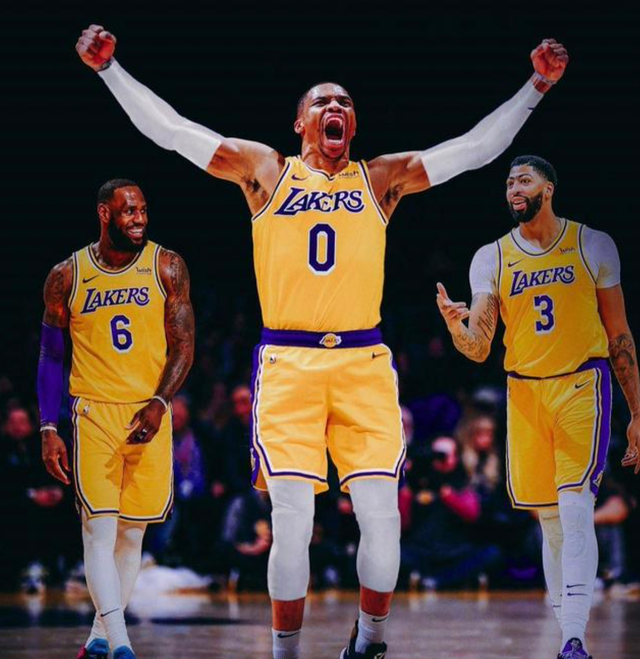 费拉拉：现在的那不勒斯领先于尤文，谈论尤文争冠毫无意义（费拉拉：那不勒斯占据上风，讨论尤文争冠已无意义）