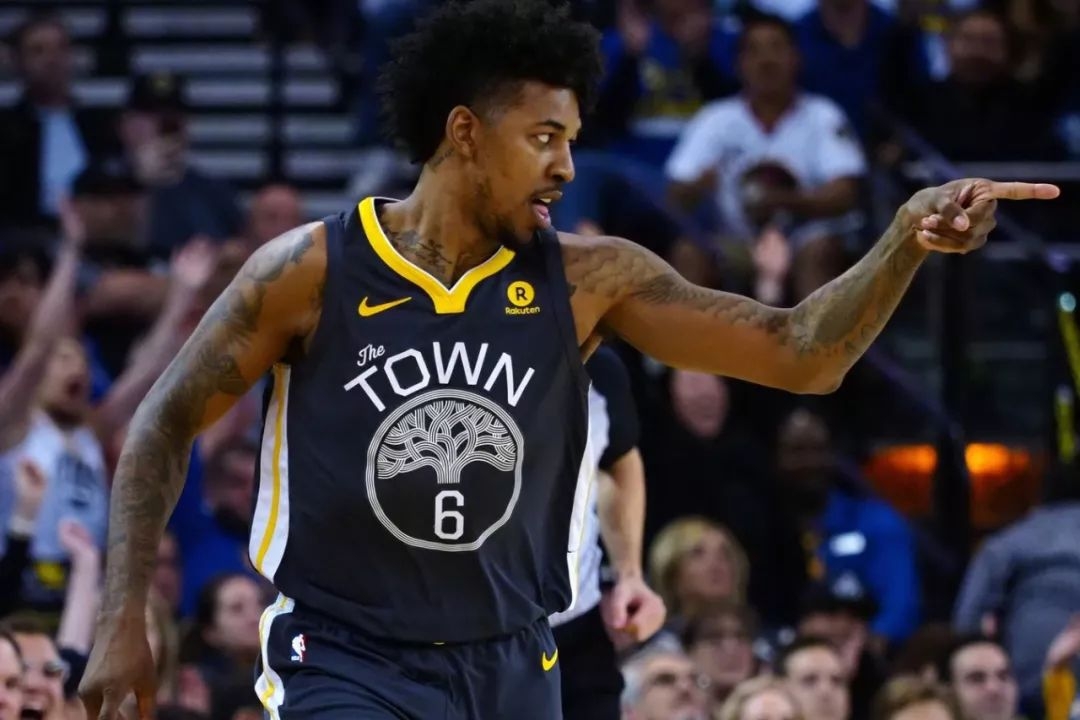 赛点一刻！米兰3-2擒获科内利亚诺，捧起意大利女排超级杯！（五局大战！米兰女排3-2力挫科内利亚诺，夺得意大利女排超级杯冠军）